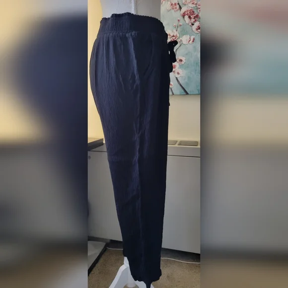 Black Flowy Capris - Picture 2 of 7